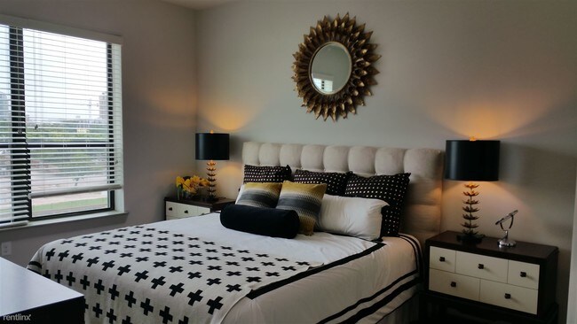 Foto del edificio - 900 E 6th St