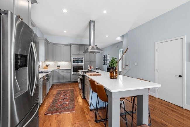 Building Photo - Stylish Living Near Lenovo Center – 3BR Ge...