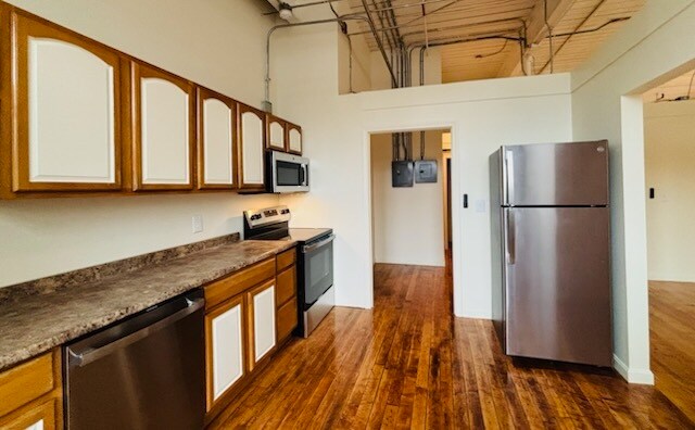 Foto del edificio - 595 Mineral Spring Ave