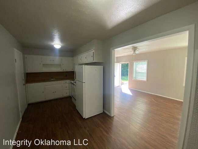 Building Photo - Studio, 1 bath House - 6310 Northwest 36th...