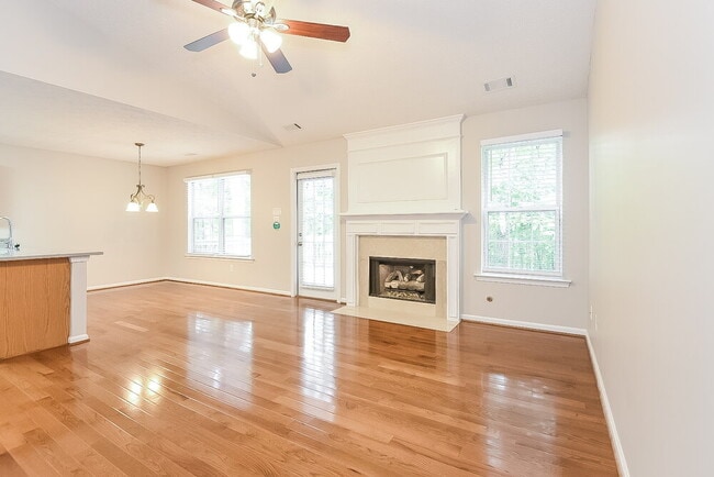 Foto del edificio - 208 Pebble Creek Ct