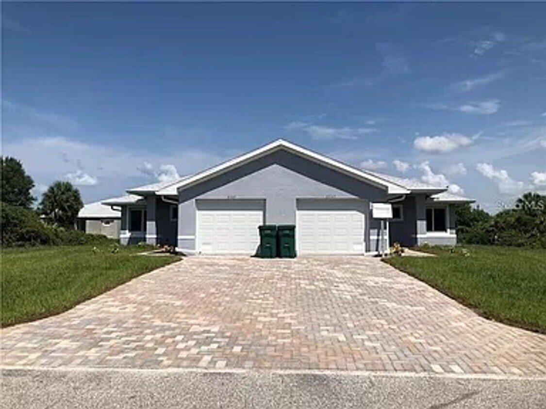 Foto principal - Duplex Unit For Rent In Port Charlotte