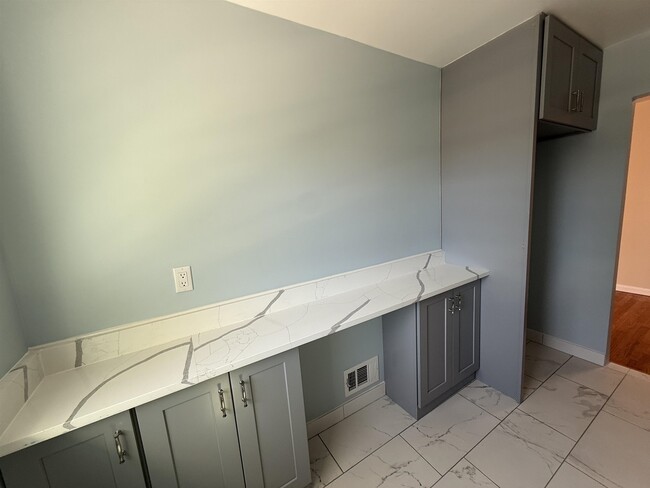 Building Photo - 42 Briarwood Rd