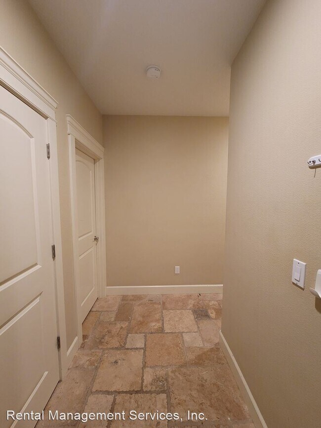 Building Photo - 2 br, 2.5 bath House - 610 S Nevada St  Un...