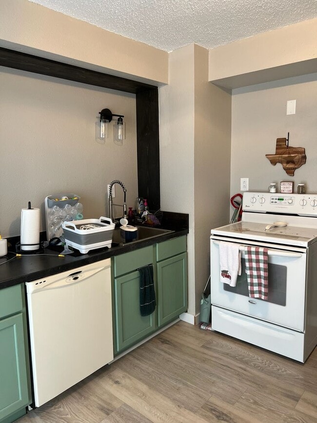 Building Photo - 1133 Columbia St