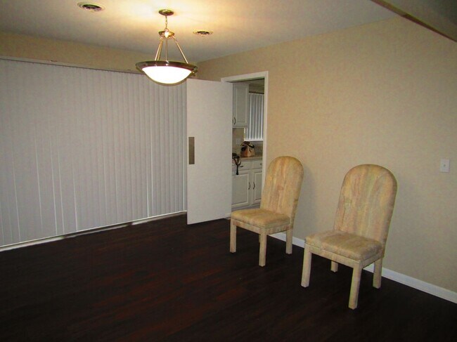 Foto del edificio - 16270 Mayfair Dr