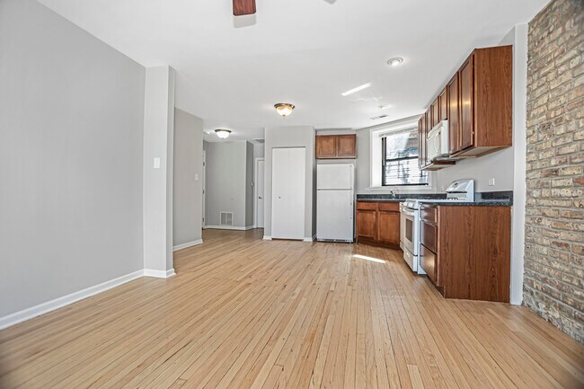 Foto del edificio - 2361 N California Ave