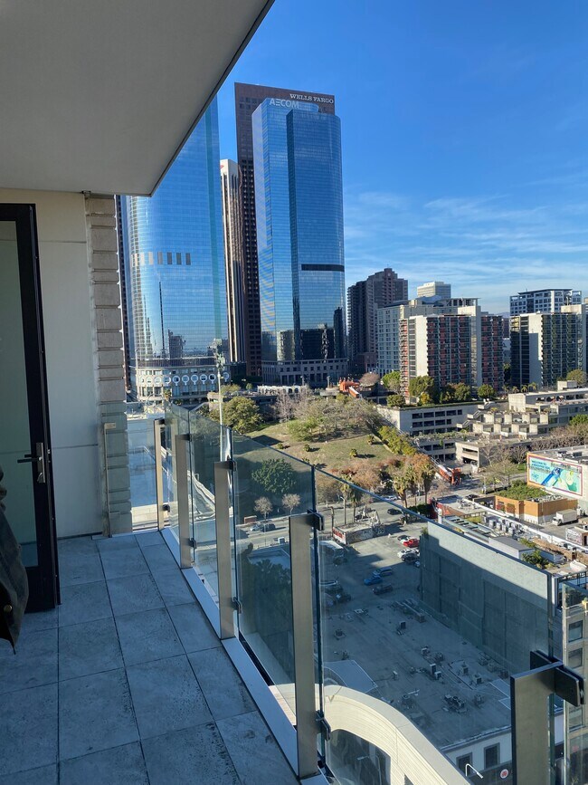 Vista de Bacolny - 400 S Broadway