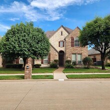 Building Photo - 10082 Drawbridge Dr