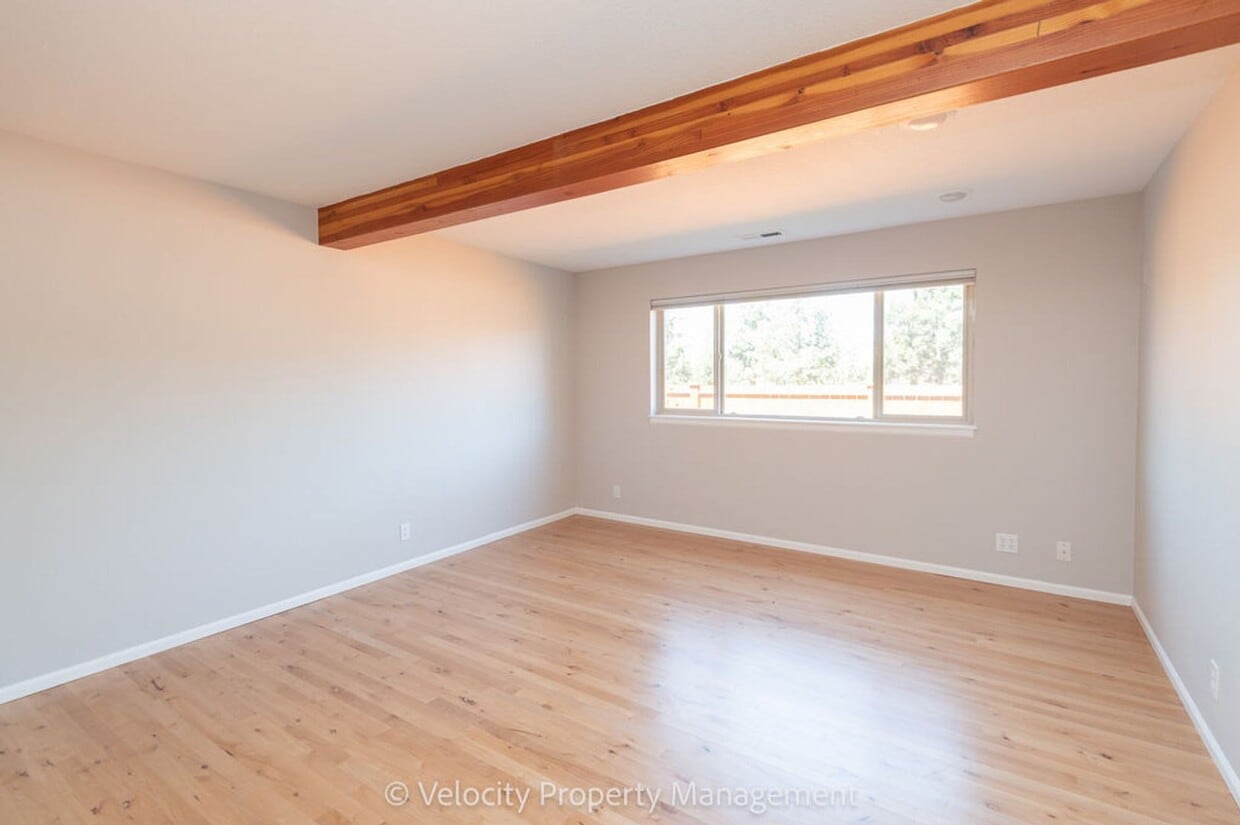 Foto principal - Beautiful Townhome with new paint, carpet ...