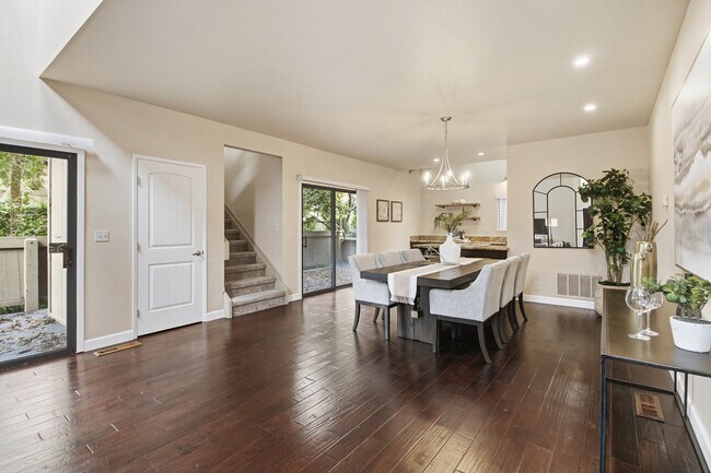 Building Photo - 2220 Boyer Dr