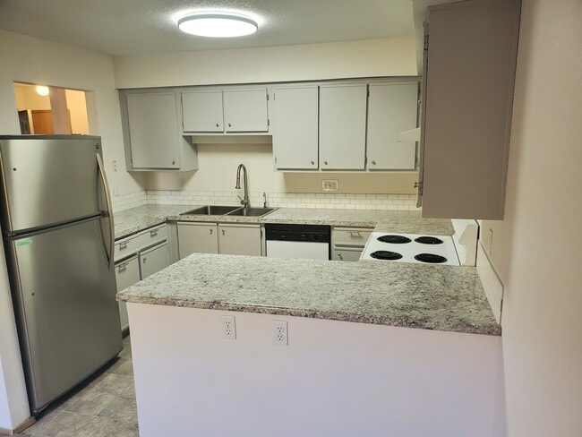 Photo - 10660 SW Davies Rd (Beaverton, OR) Townhome