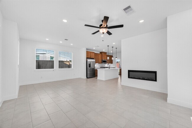Foto del edificio - 24011 Breezy Bank Trl
