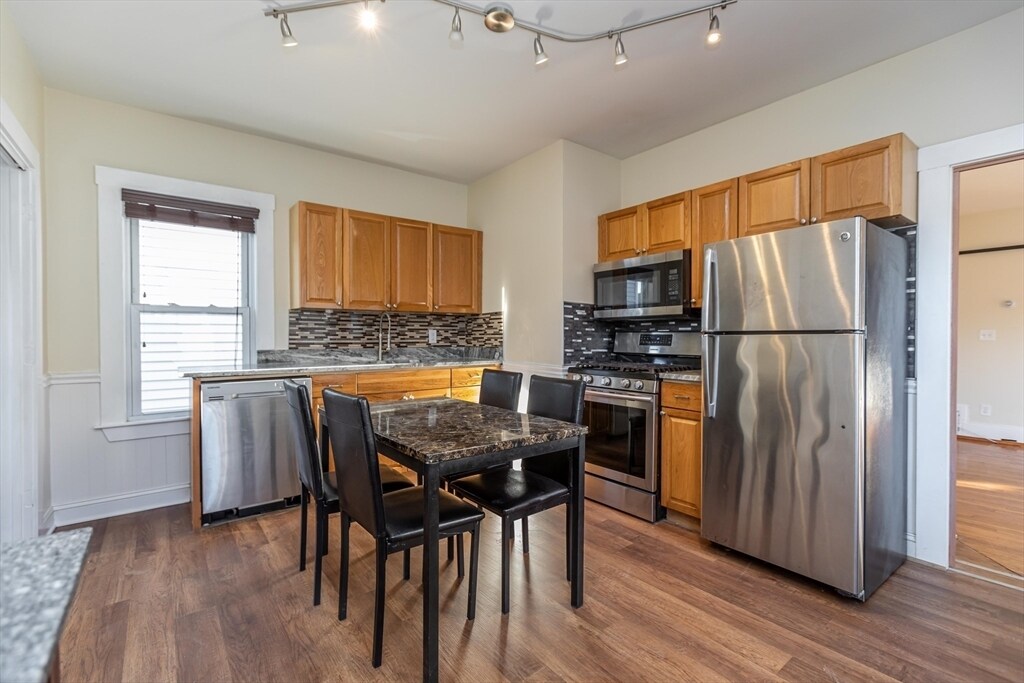 Foto principal - 376 Medford St