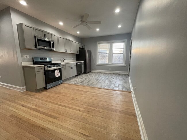 Foto del edificio - 4247 W Division St