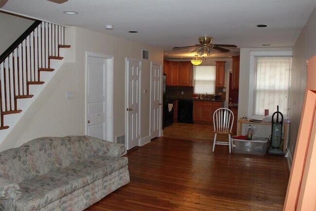 Building Photo - 5869 Woodcrest Ave
