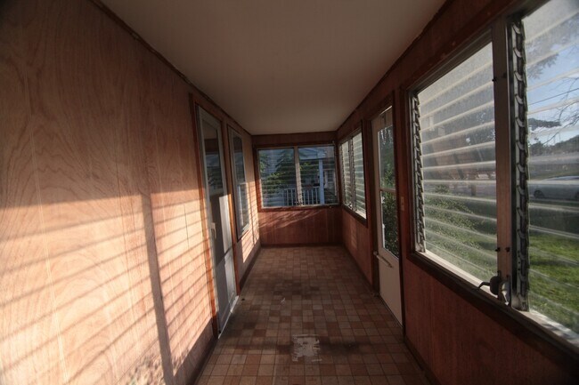 Building Photo - Luxury Living Unleashed: $200 OFF 1st Mont...
