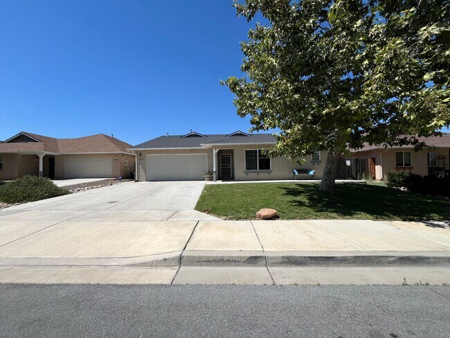 Foto del edificio - Beautiful 4 Bedroom 2 Bath single family h...