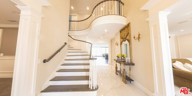 Building Photo - 15515 Collina Strada