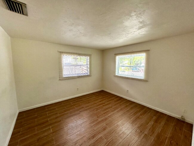 Foto del edificio - 626 W Mango St