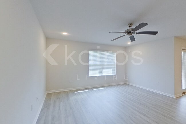 Building Photo - 417 Monarch Ln