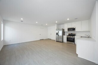 Building Photo - 385 Lucia Way