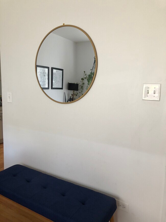 Dining Room - 500 W Belden Ave