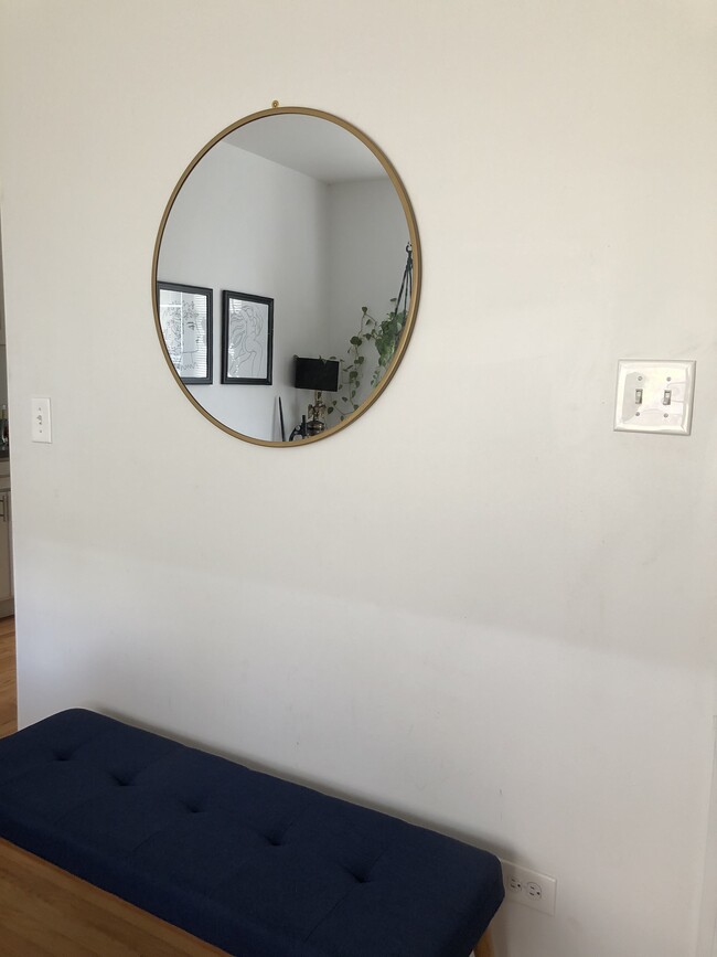 Dining Room - 500 W Belden Ave