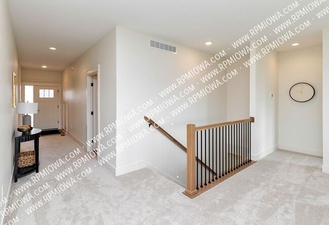 Building Photo - 440 NW Ashley Cir