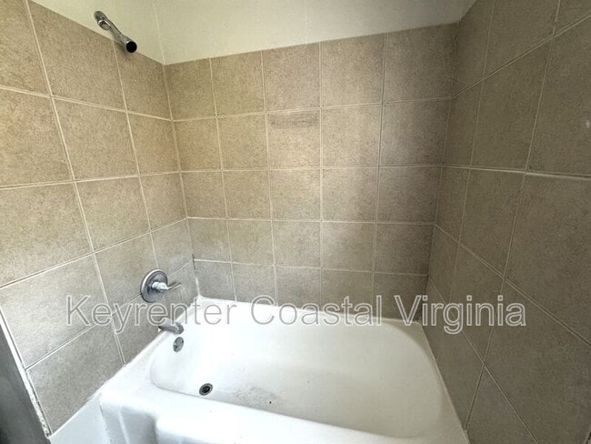 Foto del edificio - 211 Rogers Ave