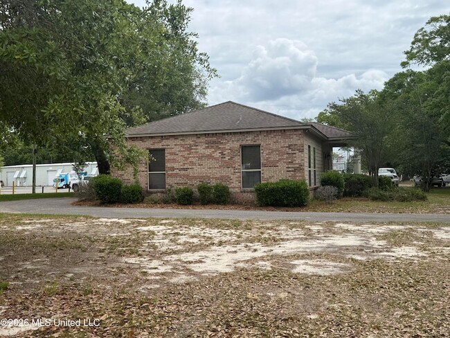 Foto del edificio - 4294 Popp's Ferry Rd