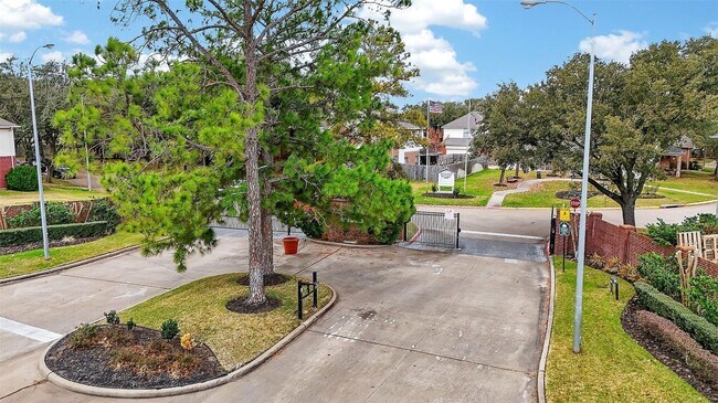 Building Photo - 15911 Timber Chase Dr