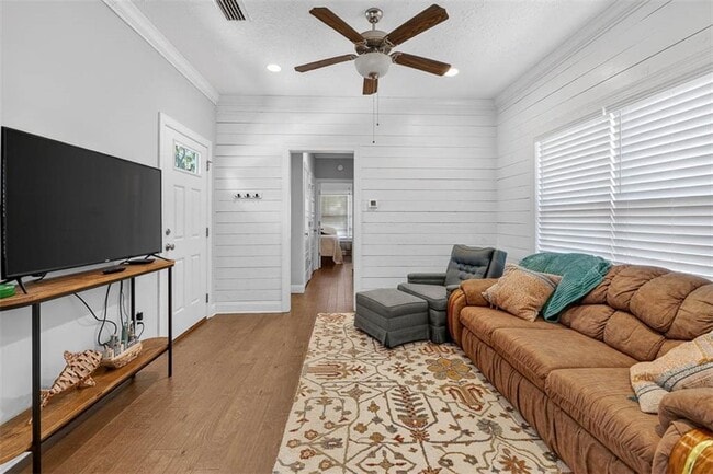 Foto del edificio - 301 3rd Ave