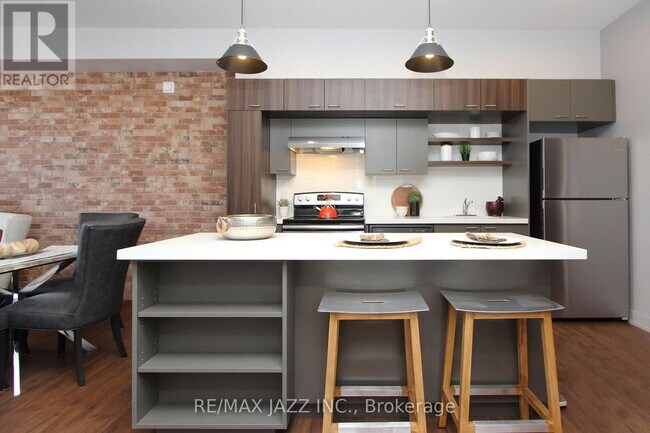 Building Photo - 201 King St E