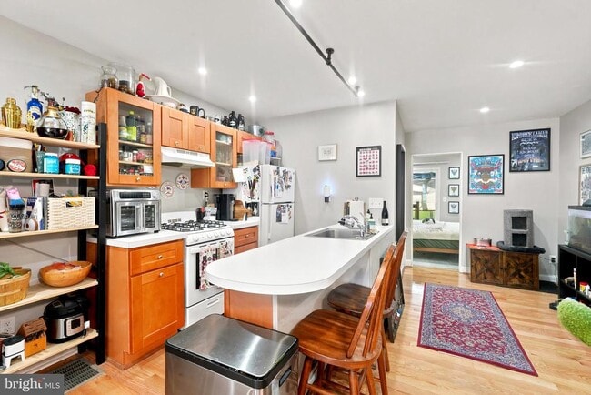 Building Photo - 402 Durfor St