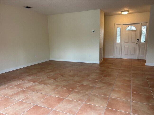 Foto del edificio - 1811 NE 43rd St