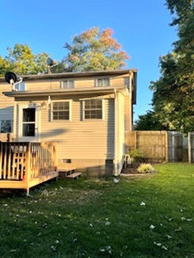 Building Photo - Three bedroom One Half Bath Located in Hur...