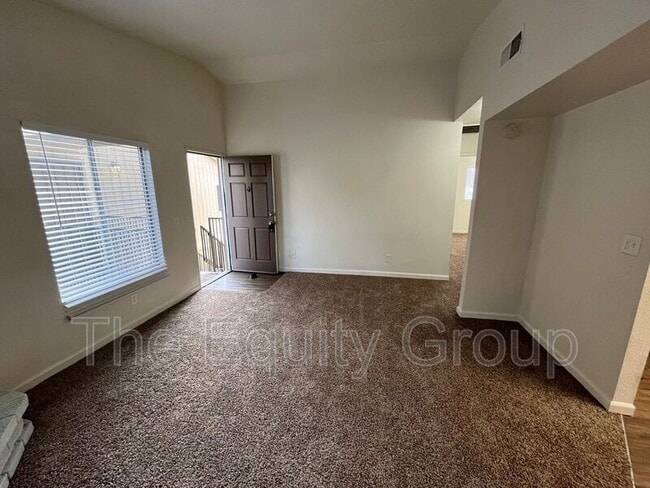 Building Photo - 4052 W Meadow Ave