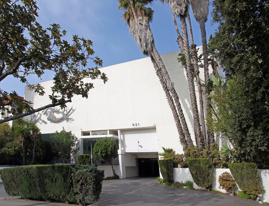 621 San Vicente blvd. - 621 San Vicente Blvd