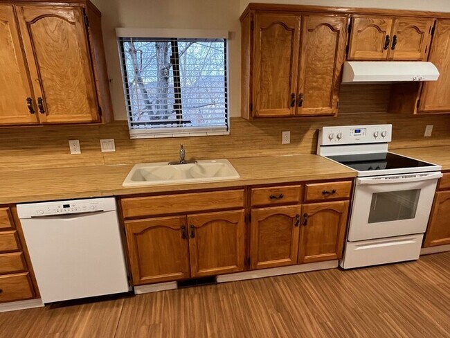 Foto del edificio - Remodeled West Jordan 4 Bedroom 4 Bath!