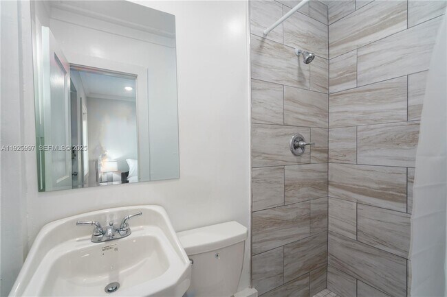 Foto del edificio - 17784 Front Beach Rd