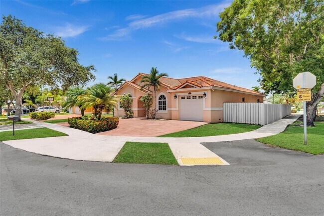 Foto del edificio - 8915 NW 164th St