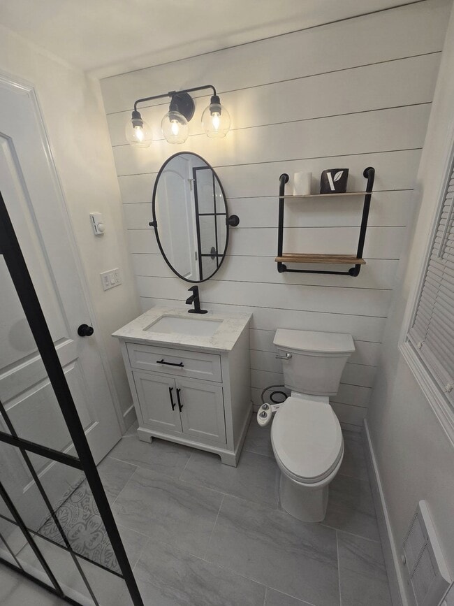 Building Photo - 326 Bristol St