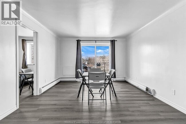 Photo du bâtiment - 2136 Wyandotte St W