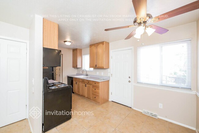 Building Photo - 10744 Moore Cir