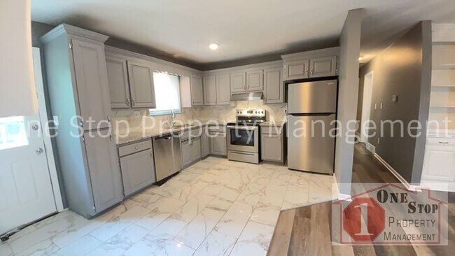 Foto del edificio - 4-bedroom, 2.5-bathroom in Raytown