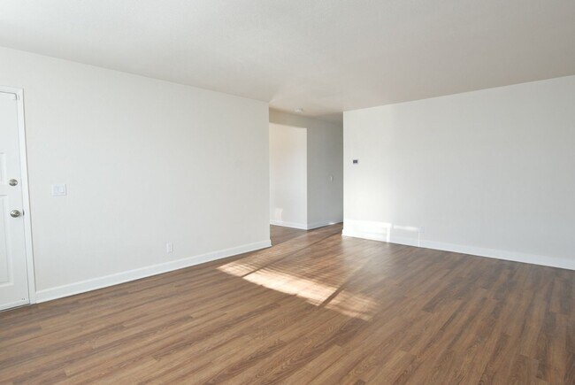 Building Photo - Must see 3 Bedroom 2 Bath Home in Desirable Cambrian Neighborhood