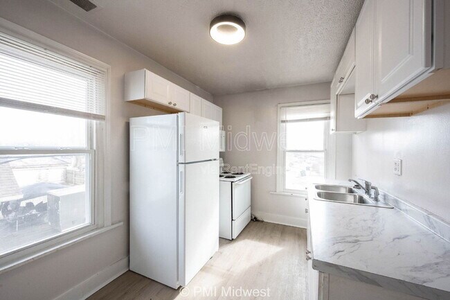 Foto del edificio - 2211 E New York St