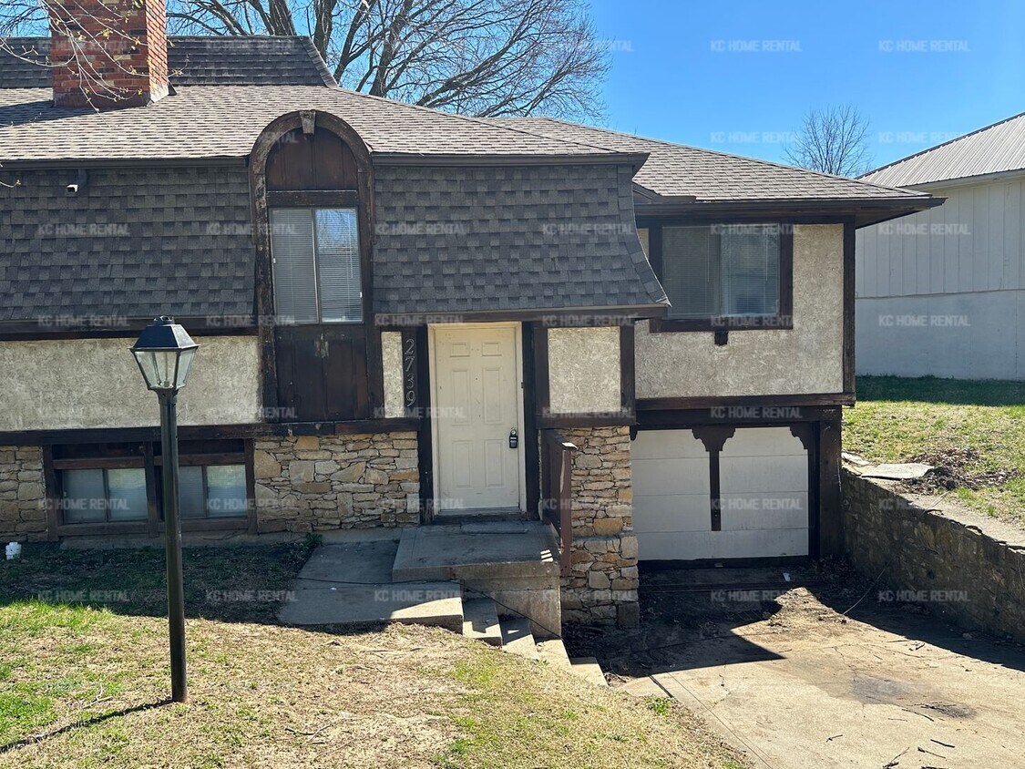 Primary Photo - Charming 2 bedroom 1.5 bath townhome in KCK!!