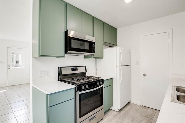 Building Photo - 3304 Dolphin Cove